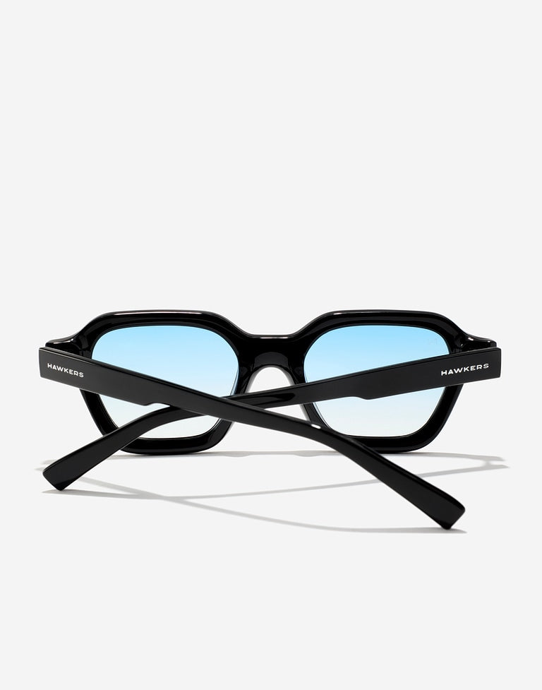 Vista posterior de los lentes de sol Hawkers GALE Black Blue ECO