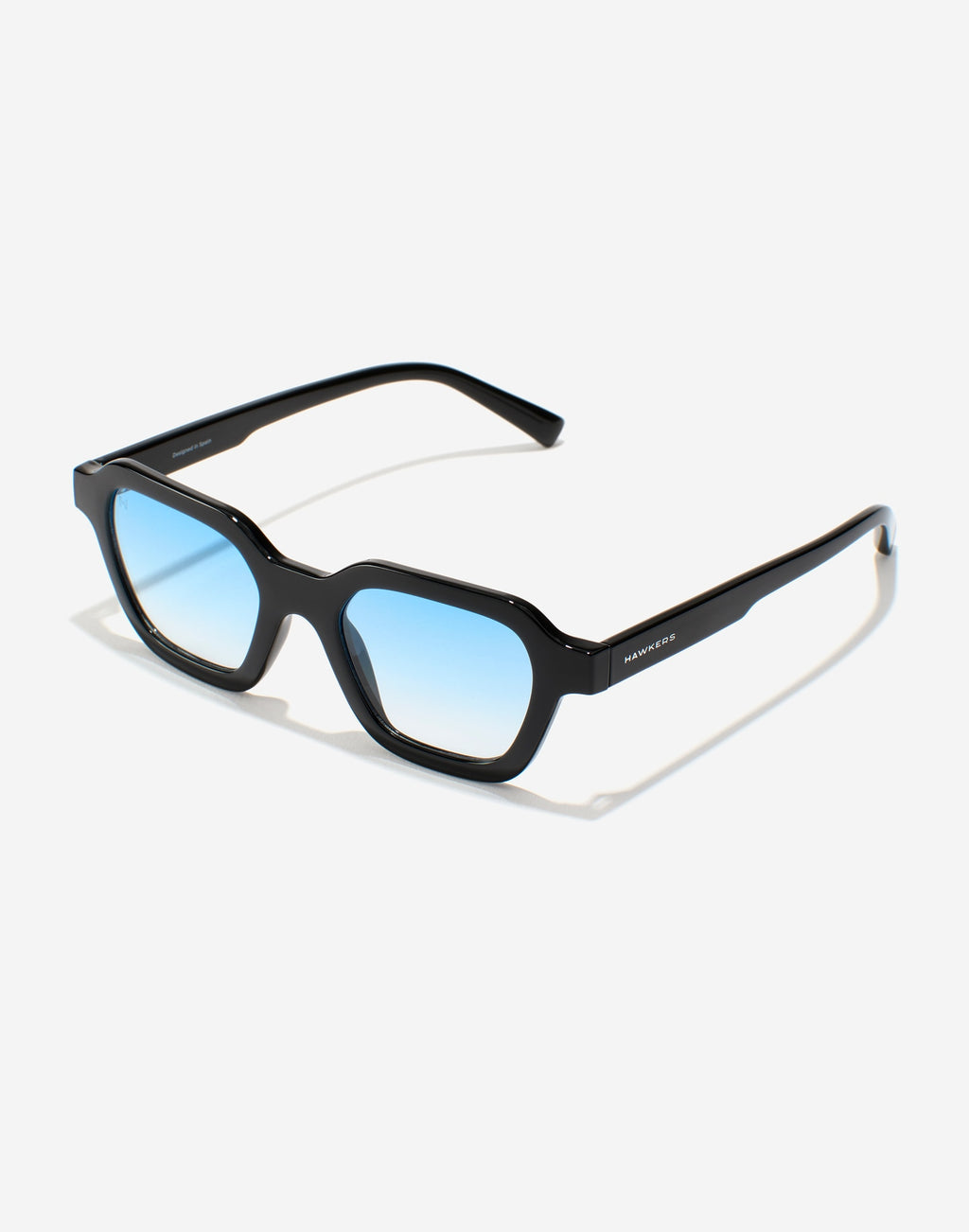 Lentes Hawkers GALE Black Blue ECO en vista tres cuartos con armazón negro